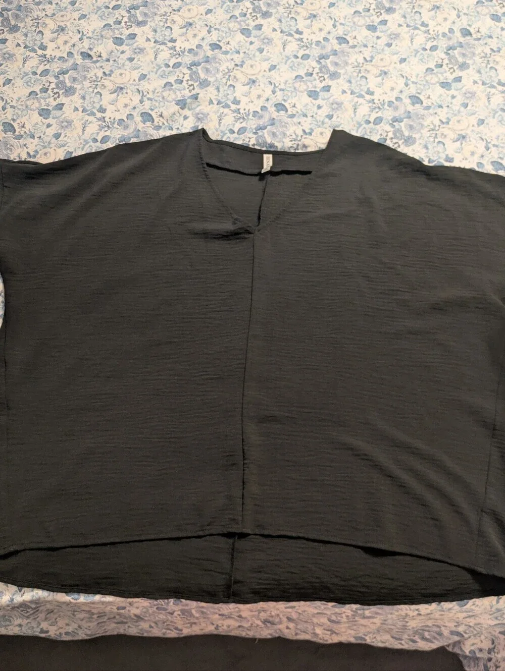 Zenana Outfitters V-Neck Oversized Tunic - Black & Beige - Picture 4 of 5